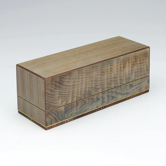 Small box of jindai cedar wood with inlay decoration. “Silver waves”