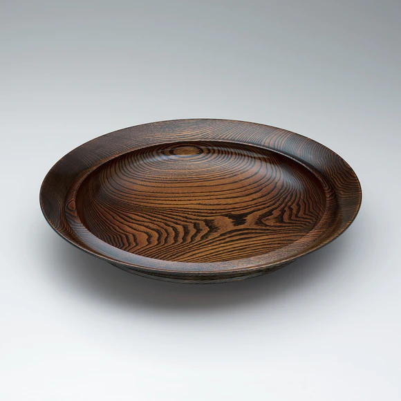 Food vessel of ash wood.
