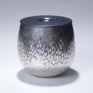Tea ceremony fresh water jar of mokumegane (mixture of different colored metals with wood grain pattern produced by hammer work).