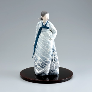 Doll Formed with Tōso Over Wooden Core and Covered with Paper “Chapter of Autumn”