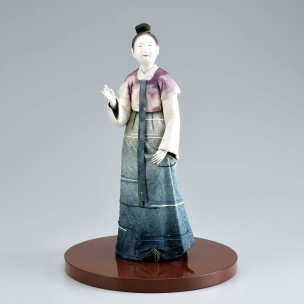 “Fujinami”. Formed with toso over wooden core and covered with cloth and paper.