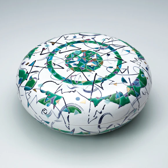 “Water surface” Round box with geometric design