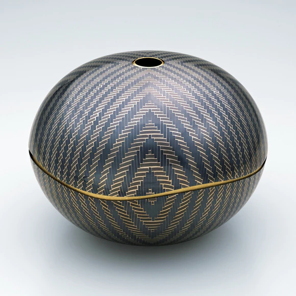 “The spirit of language” Vessel made by wire-weaving method