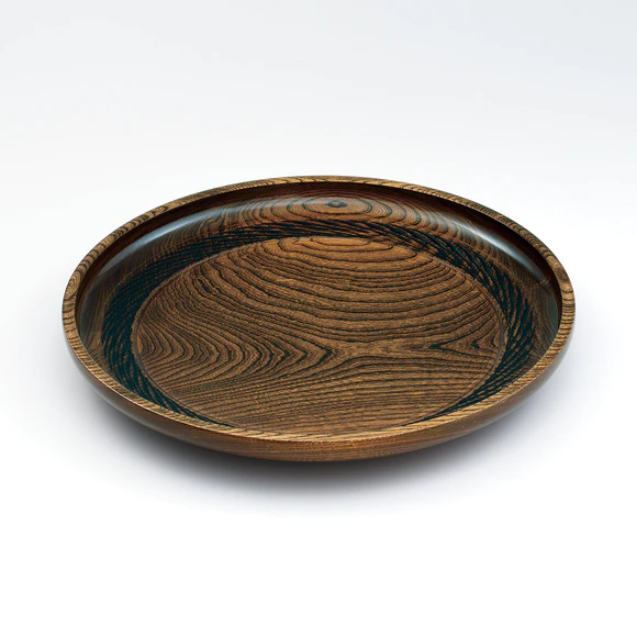Food vessel of zelkova wood with decoration in lathing