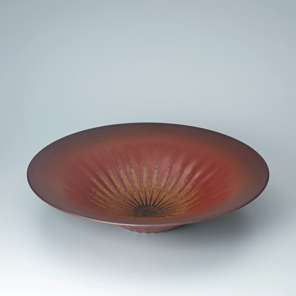 Bowl with iron glaze and ridged line design