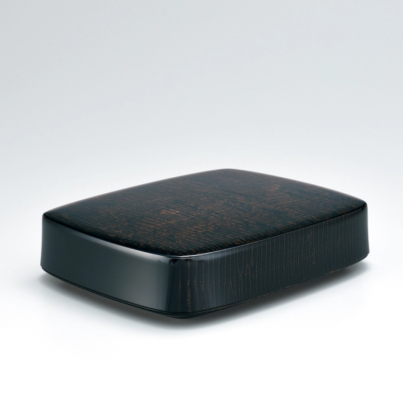 Covered box of horse chestnut wood