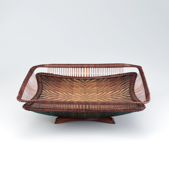 Food vessel in hiraki-ajiro weave