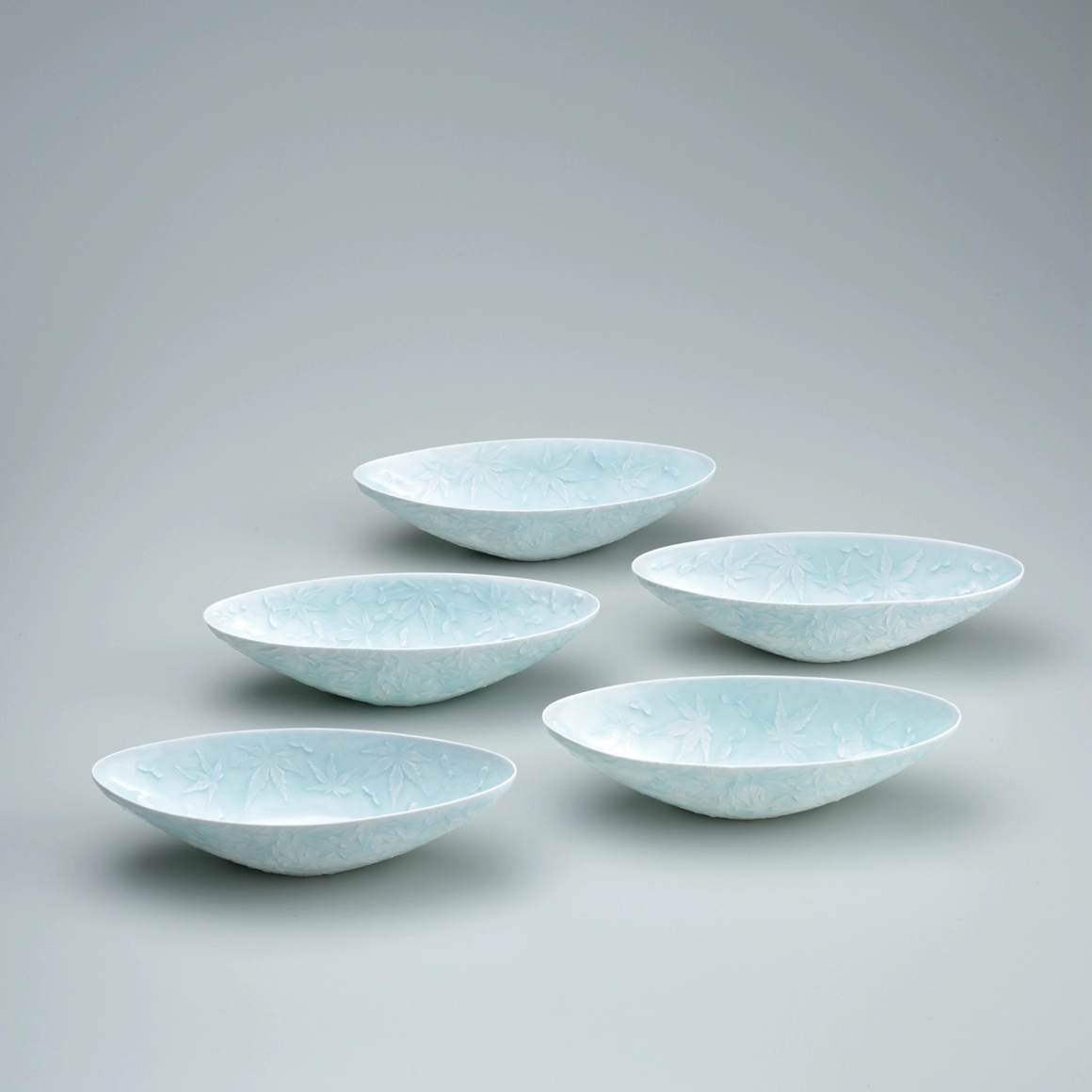 超絶技巧！希少品！【久保田厚子】青白磁稲穂文皿（共箱、共布、栞、高島屋個展DM) m_2x_94630_90522ba09a14204ffe1