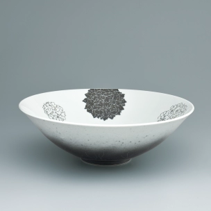 Bowl with Pearlbush Design in Overglaze Enamel and Sumi-hajiki