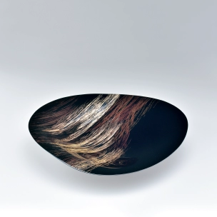 “Drifting Cloud” Food Vessel with Design in Mother-of-Pearl Inlay and Makie