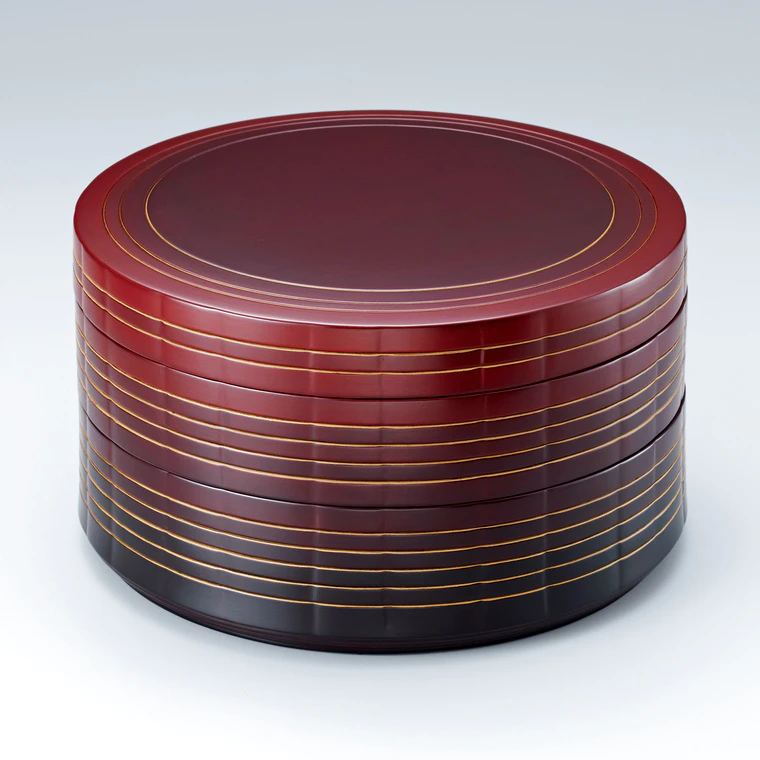 photo Tiered box made by bending work with red tamenuri and gold painting.