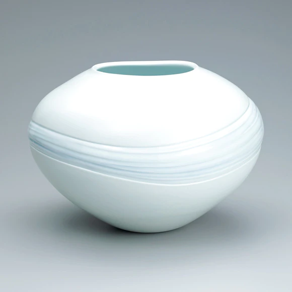 青白磁花器「流映2022」(浦郷 壮)｜ギャラリージャパン