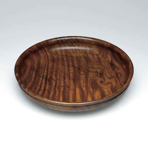 Plate of zelkova wood finished in wiped urushi.