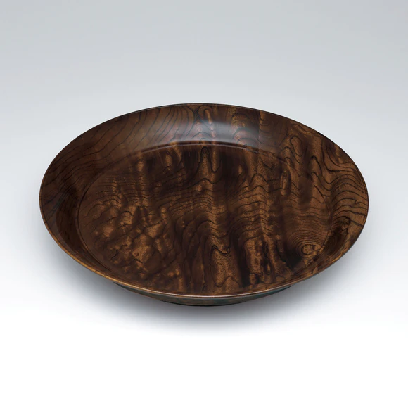 Plate of zelkova wood finished in wiped urushi.