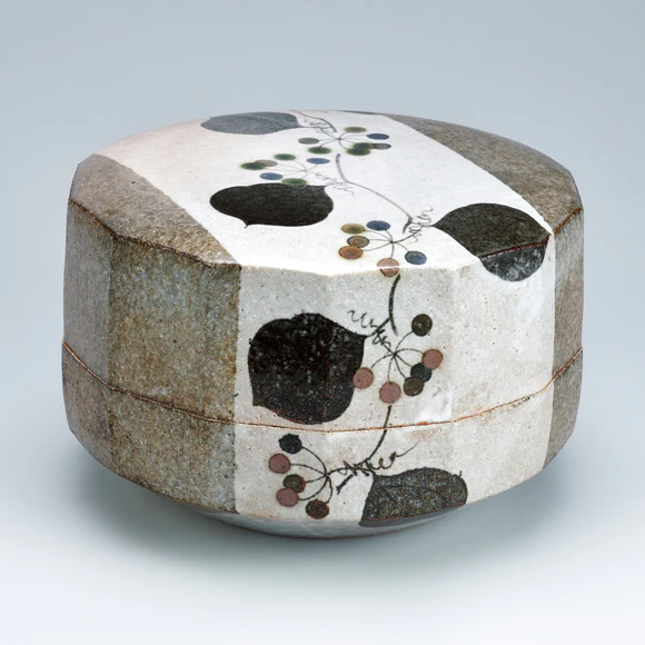 Box with Chinese smilax design.