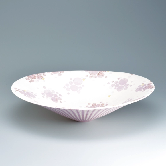 Oval bowl with design in shōenji.