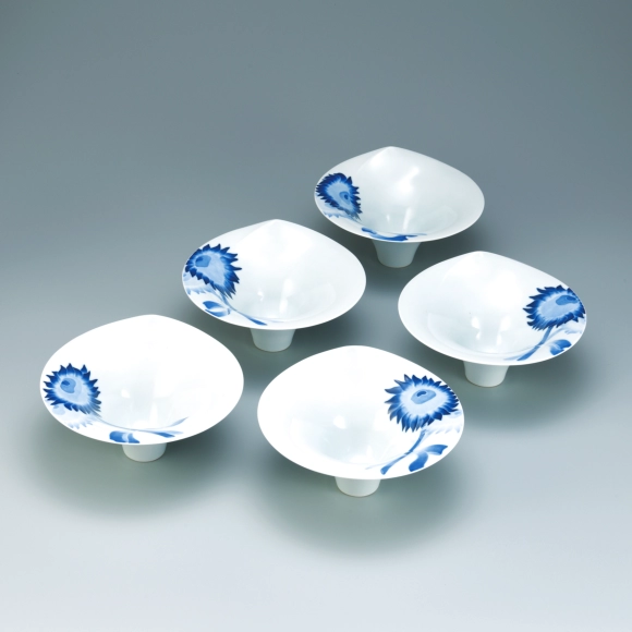 Set of bowls. “Thank you”