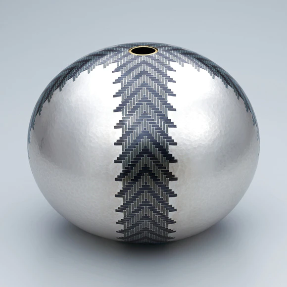 Vessel made by wire-weaving method. “Tie”