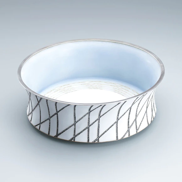 Cloisonne bowl with flowing line design.