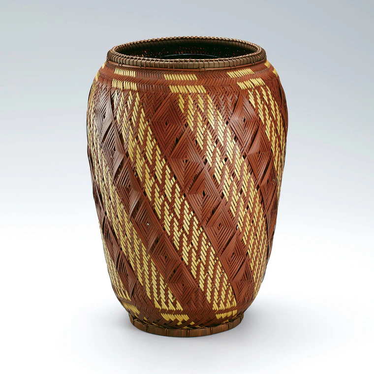 photo Flower basket with diamond pattern in kasane-ami weave. “Evening glow”