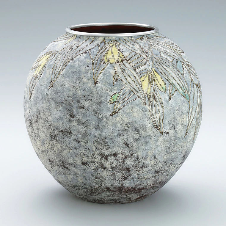 写真：泥釉七宝壺「黄杜鵑草」