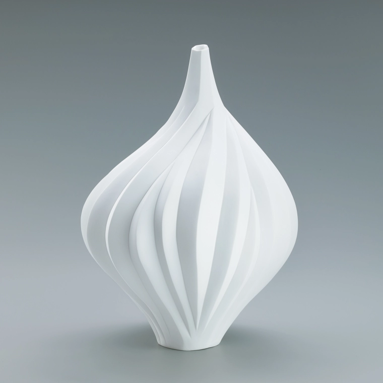 photo White porcelain ware. “Bud”
