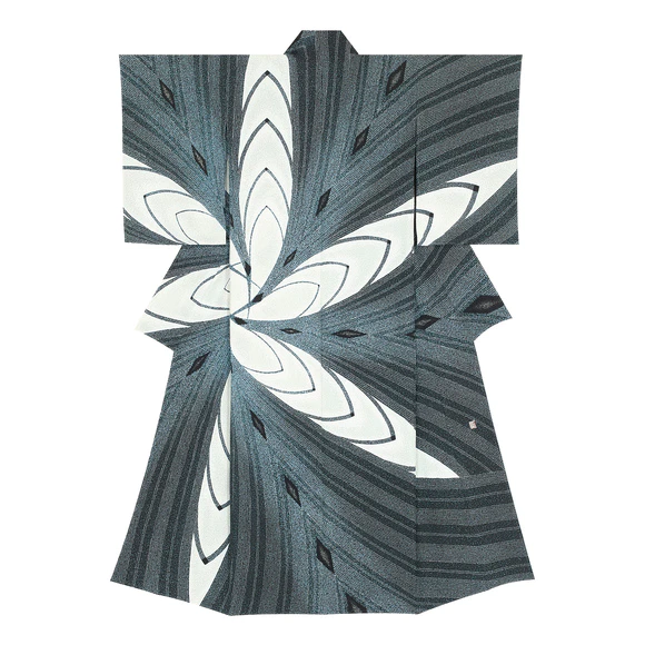 Formal kimono with design in yūzen dyeing. “Pleasant autumn”
