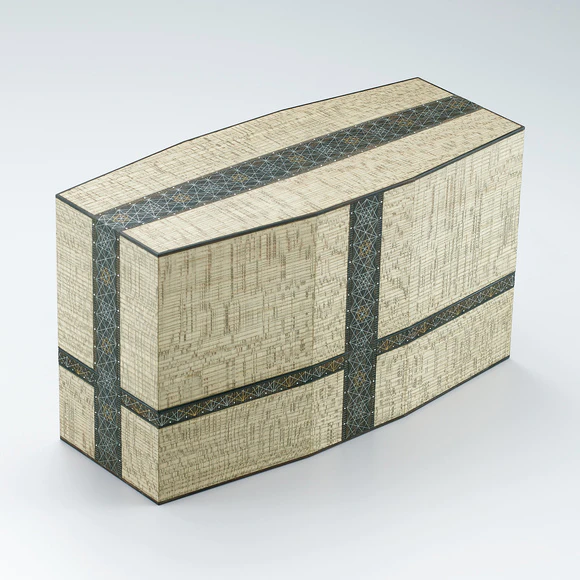 Box of jindai elm wood with design in inlay.