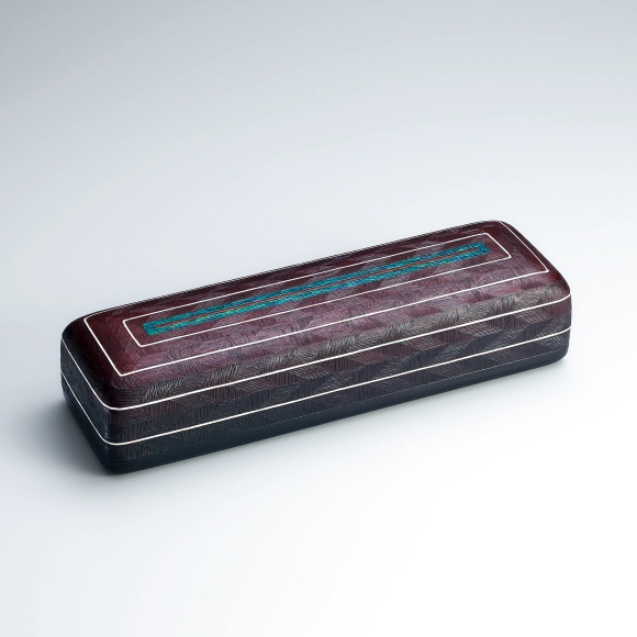 Box of shitai with wrinkled surface and arrow feather pattern.