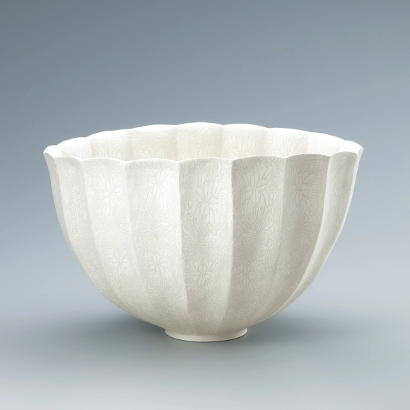 Marbled ware bowl with chintz pattern.