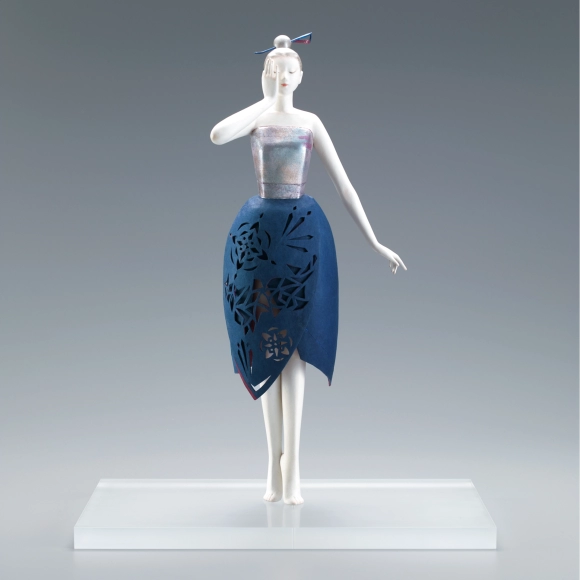 “Secret”. Formed with tōso over wooden core and covered with paper.