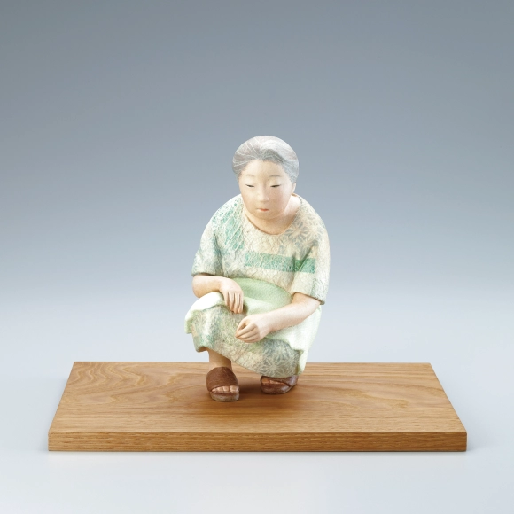 “Street side”. Formed with tōso and covered with paper.
