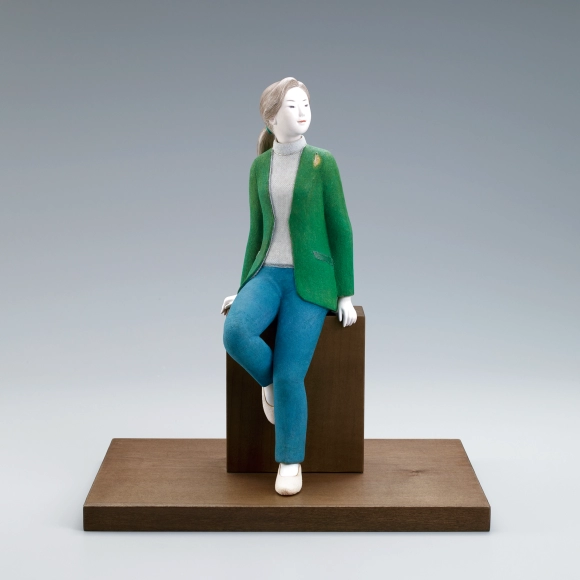 “Now, waiting for the time”. Wood sculpture covered with cloth.