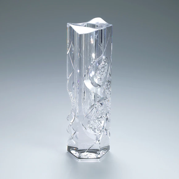 Hexagonal flower vessel. “Castle of rain dragon”