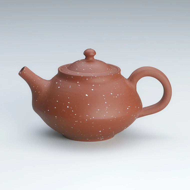 photo Teapot of red pear skin clay.
