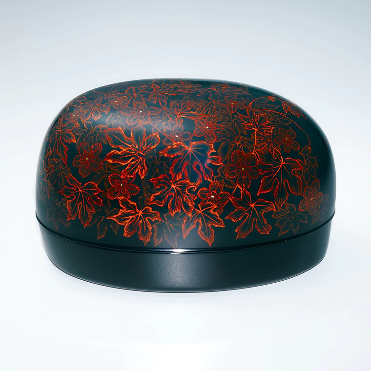 photo Kanshitsu box with design in painted kinma. “Smell of summer”