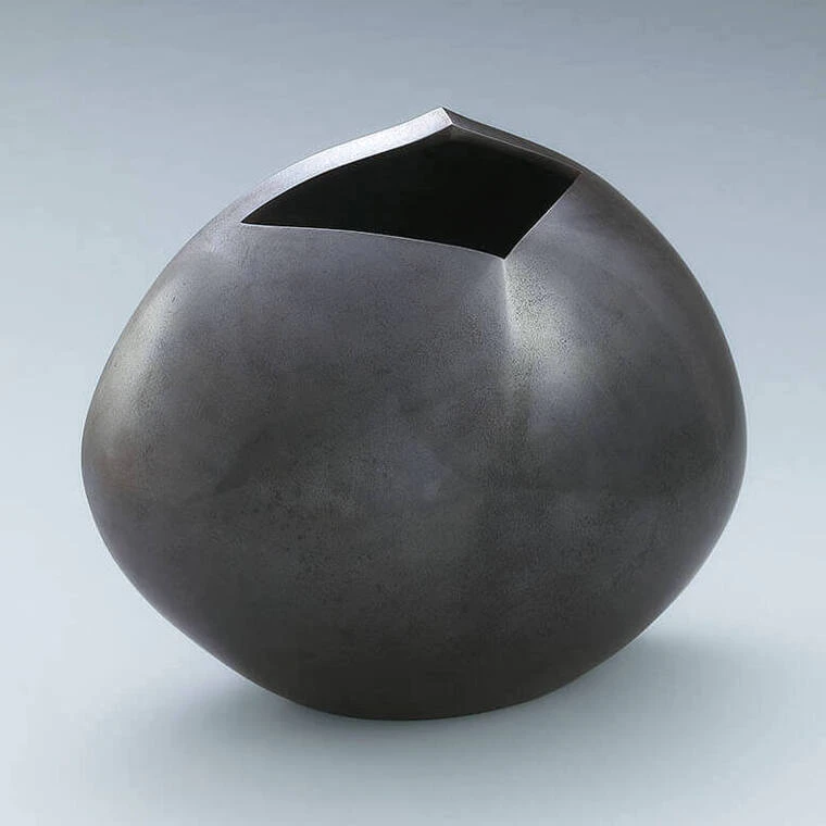 photo Flower Vessel of Rōgin “October”