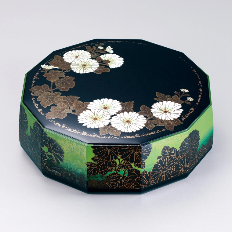 photo Container for Sweets with Chrysanthemum Design in Jōhana Makie