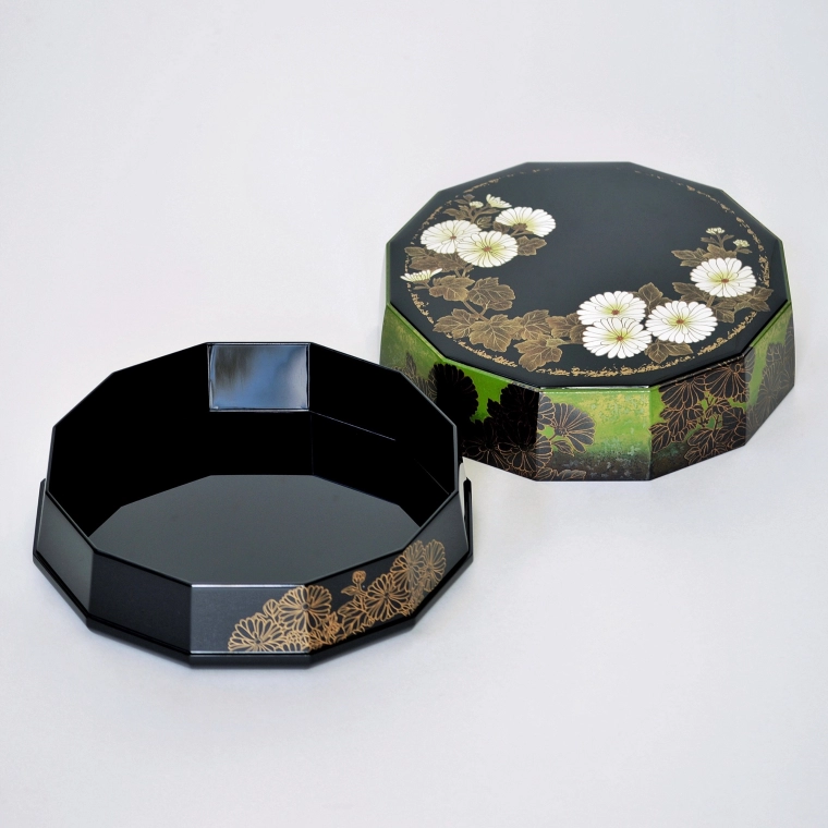 photo Container for Sweets with Chrysanthemum Design in Jōhana Makie