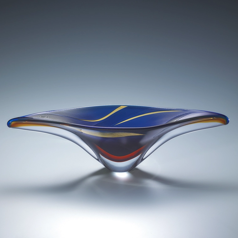 写真:線刻硝子花器「青嶺」