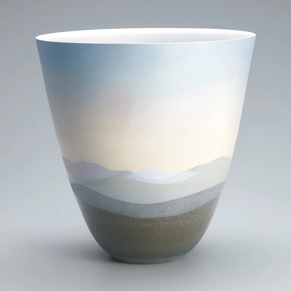 美しい古美術◾️蔵から美しい白椿の花が描かれた夏茶碗の様な楽印の陶器 花文壺「椿」 | ARTerrace
