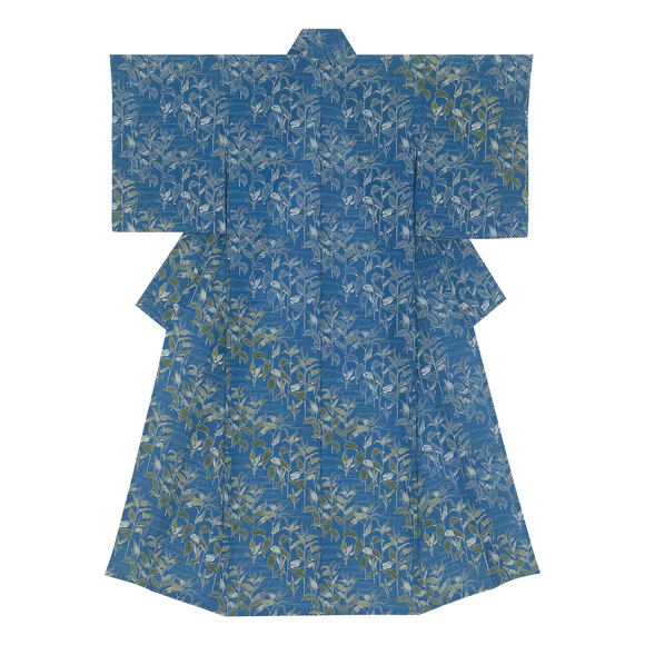 Kimono with design in indigo stencil dyeing. “Hangesho”