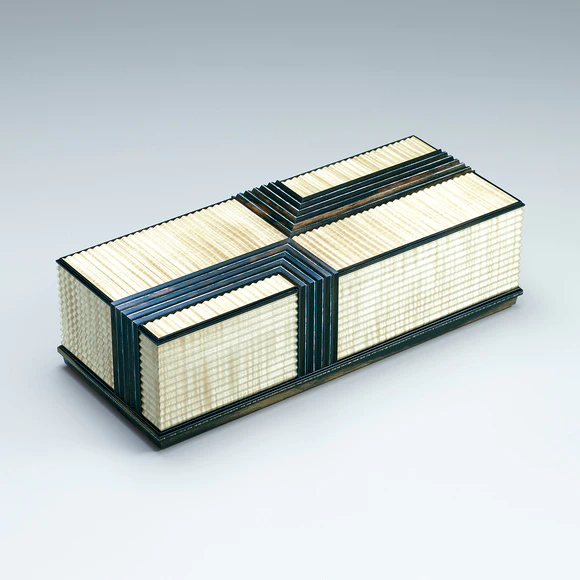 Coffer of horse chestnut wood and black persimmon wood in mosaic.