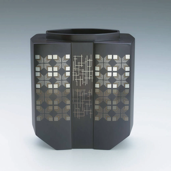 Flower vessel with design in inlay. “Looking down”