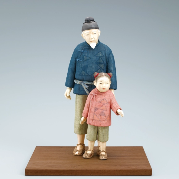 “Tsubaichi market”. Formed with tōso over wooden core and covered with cloth and washi paper.