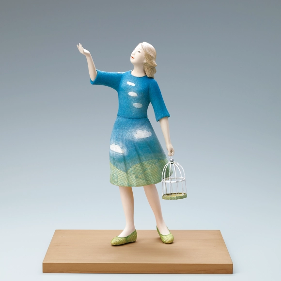 “Blue bird”. Wood sculpture with polychromy.