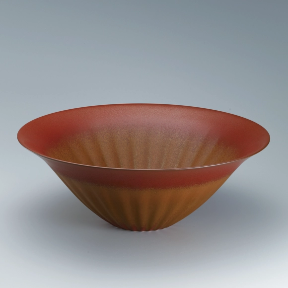 Bowl with iron glaze in kakewake style.
