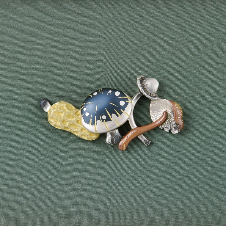 photo Metal Fitting in Shape of Mushrooms