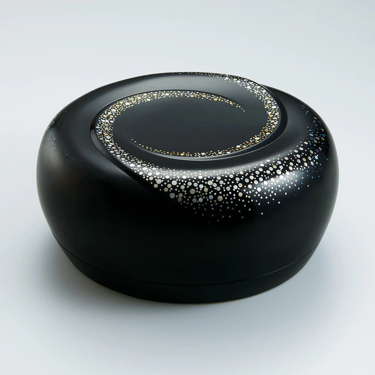 photo Kanshitsu Covered Box with Mother-of-Pearl Inlay "Vortex"
