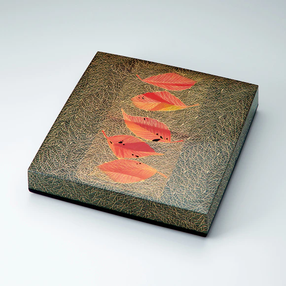 Box for shikishi with design in kinma and zonsei. “Cherry leaves with autumn tints”